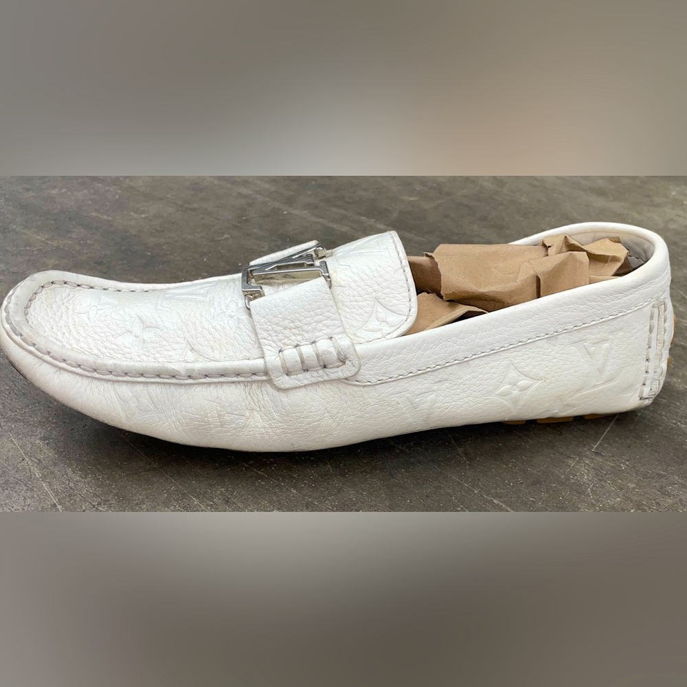 LOUIS VUITTON Calfskin Monogram Embossed Mens Hockenheim Moccasin Loafers sz 8.5